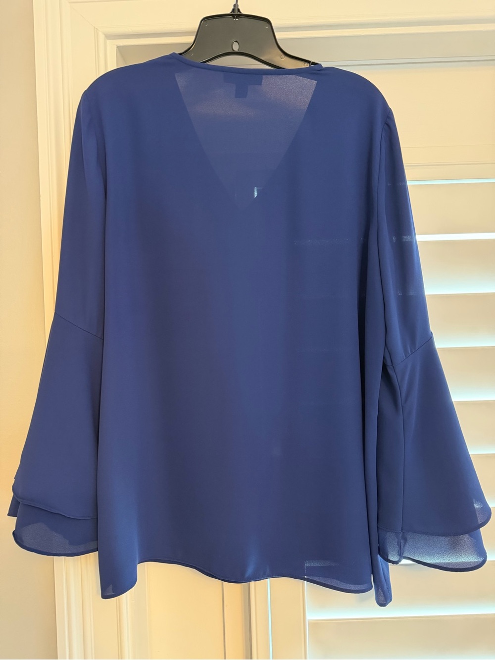 Woman’s Alfani Navy Blue V-Neck Bell Sleeve Top - Size 12 - Picture 2 of 3